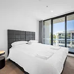 One Bedroom Apartment Next To Canberra Central