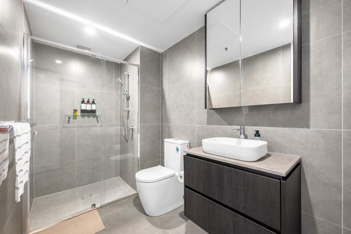 One Bedroom Next To Apartment
